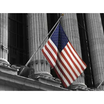 Obraz Plakát Vlajka USA vyvěšená v New Yorku, bez rámu, 40 x 30 cm