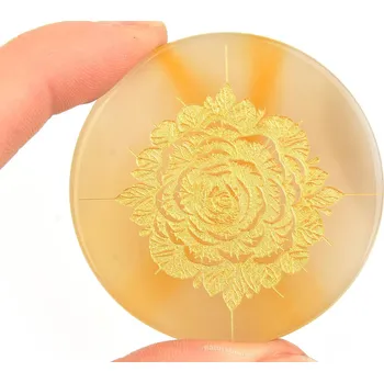 Přírodní kámen Achát gravírovaný motiv růže 27g