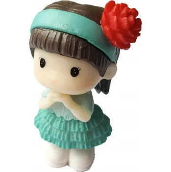 Panenka Dívka se světle zelenou čelenkou a červeným kvítkem