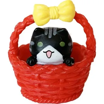Figurka Koťátko v košíčku černé model mašlička