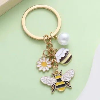 Přívěsek na klíče včelička