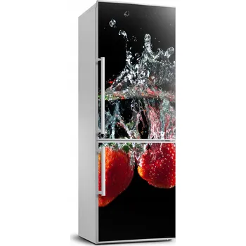 Fototapeta Samolepka na ledničku Jahody pod vodou 70x190