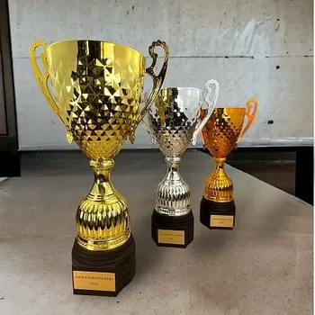 Luxusní pohár - barevný - Výška: 41cm Text: Stříbrný kovový štítek