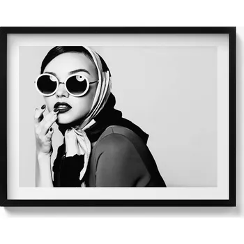 Obraz Obraz v černém rámu Černobílý portrét ženy ve stylu glamour 80x60 cm