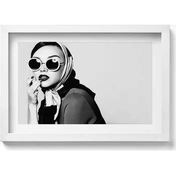 Obraz Obraz v bílém rámu Černobílý portrét ženy v glamour stylu 30x20 cm