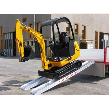 Nakládací rampa pro vozidlo Metalmec s.r.l. Hliníkový nájezd přímý MM074 2500 mm, max. nosnost 2500 kg s bočními hranami