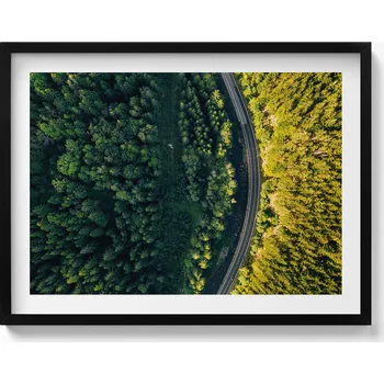 Obraz Elegantní obraz v černém rámu Les z dronu - hora Sněžka 80x60 cm