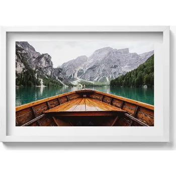 Obraz Ozdobný nástěnný obraz v rámu s grafikou Loďka na horském jezeře 60x40 cm