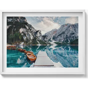 Obraz Obraz v bílém rámu nástěnná dekorace Loďka na jezeře v horách 80x60 cm