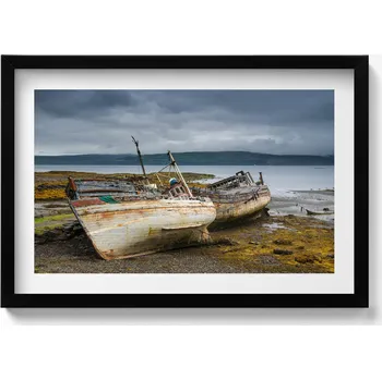 Obraz Ozdobný obraz v černém rámu do obýváku Zátoka Salen Bay a lodě 60x40 cm