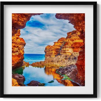 Obraz Nástěnný obraz v černém rámu s grafikou Pohled zpod skal na moře 50x50 cm