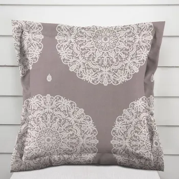Povlak na polštářek Bavlněný povlak na polštář s lemem Sandra SA-547 Krémové mandaly na béžovošedém 50 x 50 cm