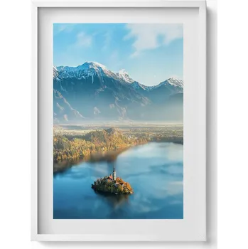 Obraz Ozdobný nástěnný obraz v bílém rámu Budova u jezera v horách 50x70 cm