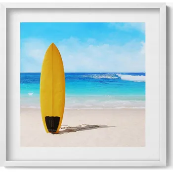 Obraz Stylový obraz v rámu Žluté surfové prkno na pláži s mořem v pozadí 50x50 cm