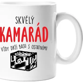 Hrnek Kamarád drží basu