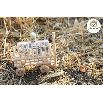 LUXUSNÍ DÁRKOVÁ LÁHEV -DŘEVĚNÝ VOZÍK S CISTERNOU / ŽEBŘIŇÁK - S ALKOHOLEM 40% ŠVESTKA