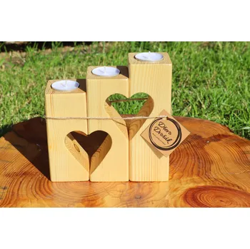 Svícen Svícen vyřezávaný trojdílný Barevné provedení: Bílá