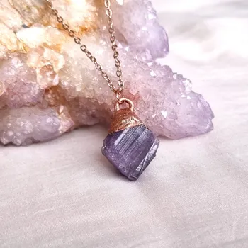 Přívěsek Skapolit vzácný přírodní krystal - přívěsek/náhrdelník AUTORSKÁ TVORBA ŠPERKŮ Z MINERÁLŮ