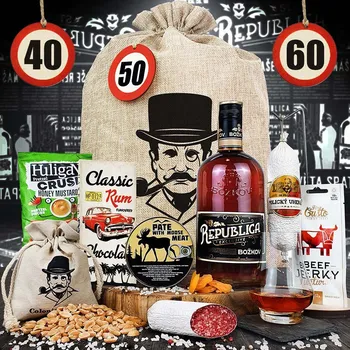 Dárkový potravinový koš Dárkové balení s s rumem Republica pro muže | Dárkový koš s rumem v pytli s visačkou