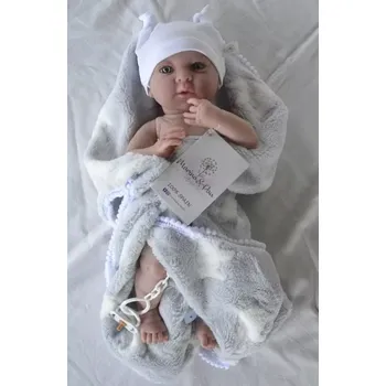 Panenka Miminko - Nana na šedé dečce se slony od španělské firmy Marina & Pau (Mini Baby Nana - 38 cm)