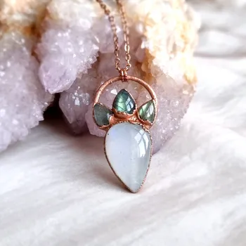 Náhrdelník Měsíční kámen a 3 labradority - přívěsek/náhrdelník AUTORSKÁ TVORBA ŠPERKŮ Z MINERÁLŮ