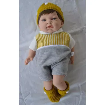 Panenka Realistické miminko Míša v čelence jako královské koruně od španělské firmy Marina & Pau (Sweet Baby Autumn - 42 cm)
