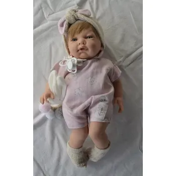 Panenka Realistické miminko Míša v růžovém overalu s králíčky od španělské firmy Marina & Pau (Sweet Baby Rabbit - 42 cm)
