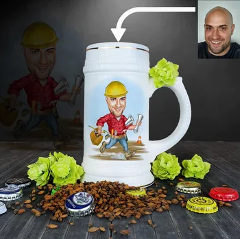 Dárkový potravinový koš Vtipný dárek pro stavitele zedníky k narozeninám, vánocům | Pivní půllitrs potiskem karikatury