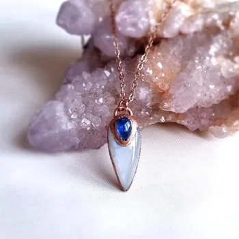 Přívěsek Měsíční kámen a modrý kyanit z Nepálu - přívěsek/náhrdelník AUTORSKÁ TVORBA ŠPERKŮ Z MINERÁLŮ