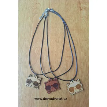 Náhrdelník Dřevěný náhrdelník KOČKA V BRÝLÍCH Varianta: Dub