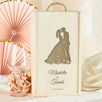 Dárková krabička Dřevia Dřevěná krabička na dvě vína - Novomanželé, se jménem