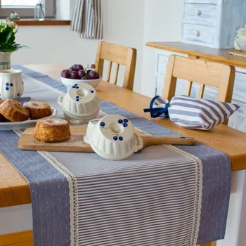 ubrus Běhoun z modrého kanafasu proužky a puntíky s krajkou Běhouny sešívané: 43x200cm