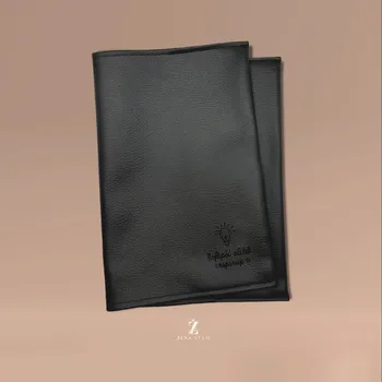 Doplněk ke knize Obal na knihu z ECO kůže NEJLEPŠÍ UČITEL INSPIRUJE - černá Rozměr: 25,5 x 35,5 cm, Text uvnitř: Bez vlastního textu