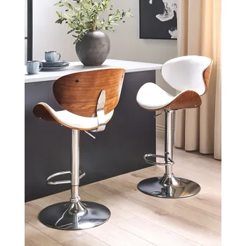 Barová židle Sada 2 barových židlí z tmavého dřeva s bílým čalouněním z umělé kůže otočná s plynovým zdvihem s nastavitelnou výškou moderní design Beliani