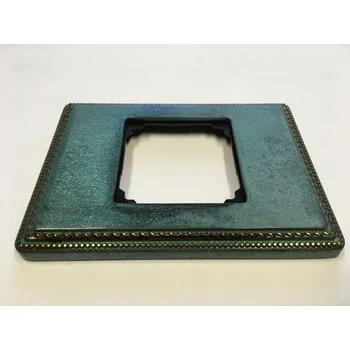 vypínač FONTINI by Font Barcelona Rámeček Venezia Metal kov se čtvercovým výřezem Barva: Metal/Patinovaná měď, Typ tvaru: 1-násobný 39 801 53