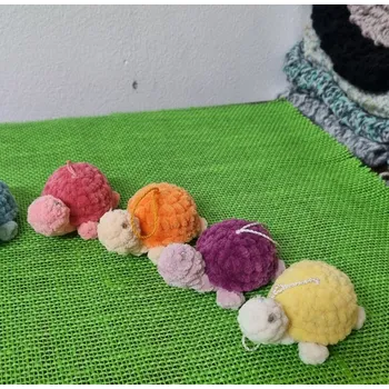 Háčkovaný přívěsek na klíče - želva Barva: MIX