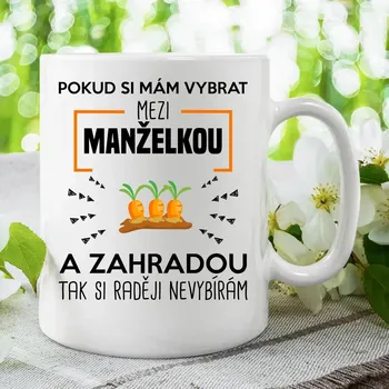 Žertovný předmět Pokud si mám vybrat mezi manželkou a zahradou - hrnek s potiskem