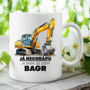 Žertovný předmět Já nechrápu, já sním, že jsem bagr - hrnek s potiskem