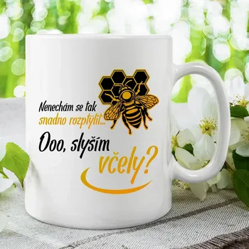 Žertovný předmět Nenechám se tak snadno rozptýlit... Ooo, slyším včely? - hrnek s potiskem