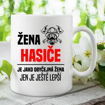 Žertovný předmět žena hasiče je jako obyčejná žena, jen je ještě lepší - hrnek s potiskem