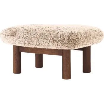 Otoman Audo Copenhagen Ottoman Brasilia, Sheepskin nature/dark stained oak