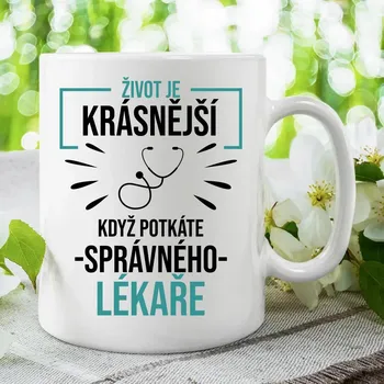 Žertovný předmět Život je krásnější, když potkáte správného lékaře - hrnek s potiskem