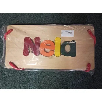 Dětská houpačka Houpačka Cubs dřevěná sedák se jménem NELA .