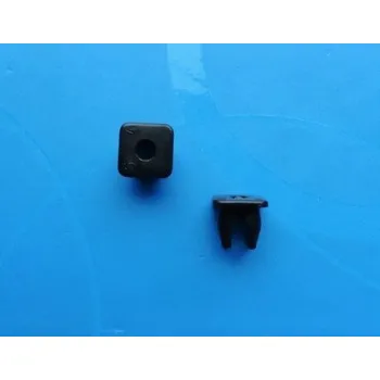 Příslušenství karosérie Příchytka černá kostka, ORIGINAL, pro STARŠÍ TYPY, FAVORIT. Typové číslo: 113776422,113776422,113776422 , 6U0867276E