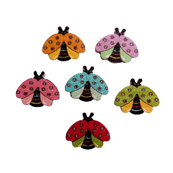 Knoflík Knoflík dřevěný beruška v letu, Barva: Růžová