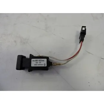 Spínač předních mlhovek FAVORIT od 1/93, CZ, pro STARŠÍ TYPY, FAVORIT. Typové číslo: 115939022,115939022,115939022