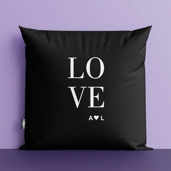 Dekorativní polštářek Polštář s nápisem LOVE a iniciály jmen černý