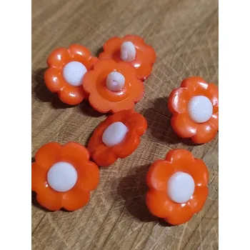 Knoflík Knoflík květ barva oranžová