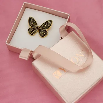 Brož Yvon Zlatá brož ve tvaru motýla s černými krystaly