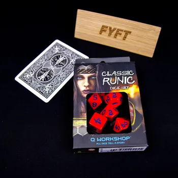 Příslušenství k deskovým hrám Sada 7 kostek Classic Runic (Q-Workshop) Barva: červeno-modrá